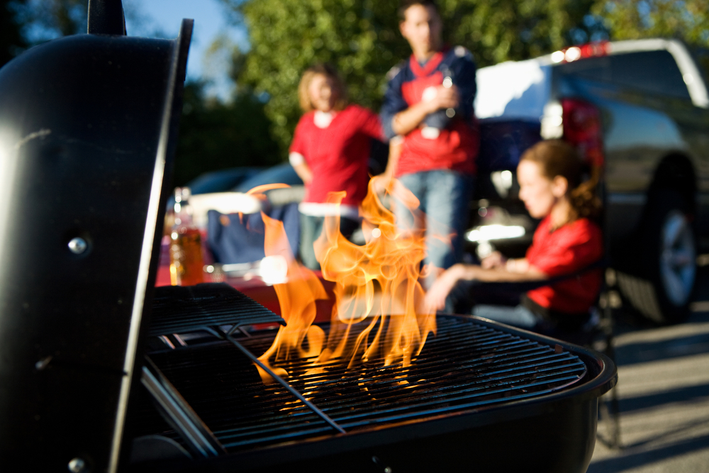 10 Tips for Hosting the Perfect Tailgate Party